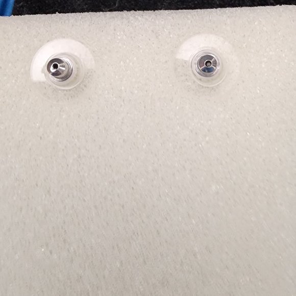 Avon Baroque the Mold Earrings - Picture 3 of 3